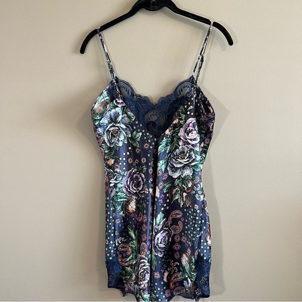 ✨ Vintage Gold Label Victoria’s Secret Blue Lace Floral Satin Slip Small - Picture 5 of 10